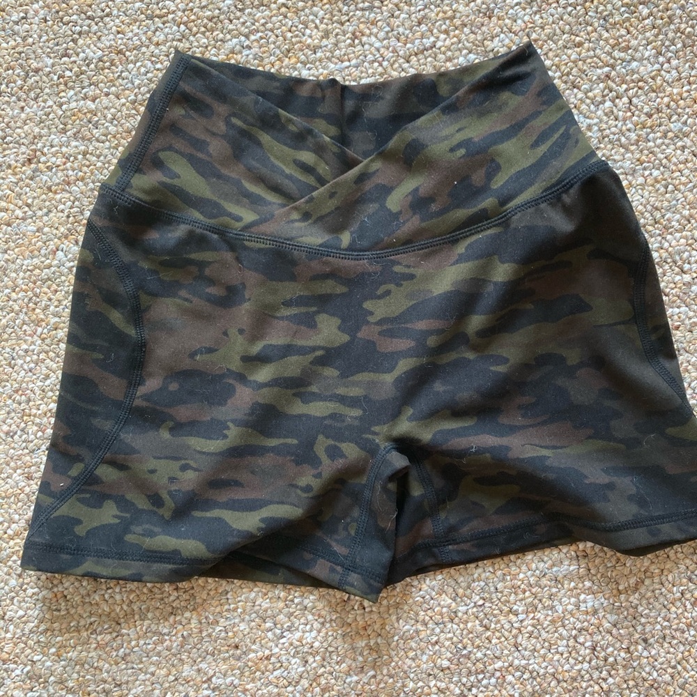 ALPHALETE surface path shorts-camo